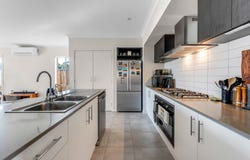18 Eucalyptus Street, Greenbank, Qld 4124