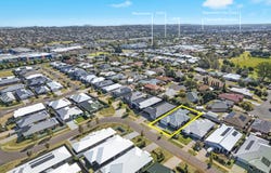 15 Madonna Circuit, Middle Ridge, Qld 4350