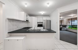 4 Gibbs Place, St Helens Park, NSW 2560