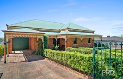 17 Andrews Avenue, Kooringal, NSW 2650
