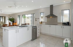 15 Albion Avenue, Lake Coogee, WA 6166