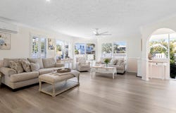 2/152 The Esplanade, Paradise Point, Qld 4216