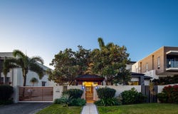 20  Royal Albert Crescent, Paradise Point, Qld 4216