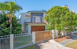 1/25 Montgomery Avenue, Main Beach, Qld 4217