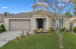 12 Colchester Circuit, Roxburgh Park, Vic 3064