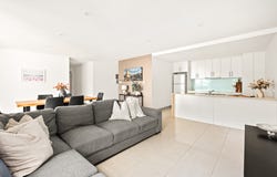 9/83 Marine Parade, Redcliffe, Qld 4020