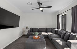 24 Islay Street, Spring Mountain, Qld 4300
