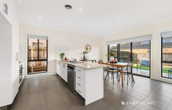 286 The Lakes Boulevard, South Morang, Vic 3752