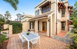 11 Boomerang Road, St Lucia, Qld 4067