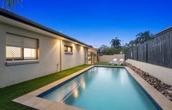 1 Crookston Court, Carindale, Qld 4152