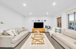 8 Adrian Drive, Pakenham, Vic 3810