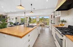 17 Meribil Close, Mount Eliza, Vic 3930