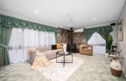 24 Akma Court, Taylors Lakes, Vic 3038