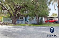 10 Elshaw Street, Queens Park, WA 6107