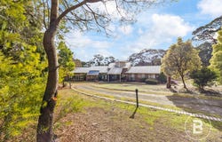 8 Fisken Road, Mount Helen, Vic 3350
