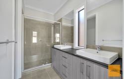 28 Slinky Street, Deanside, Vic 3336