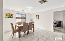 77 Read Street, Howlong, NSW 2643