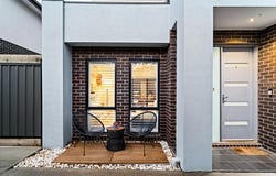 2/11 Almond Avenue, Brooklyn, Vic 3012
