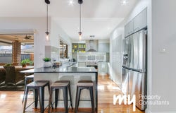8 Young Circuit, Elderslie, NSW 2570