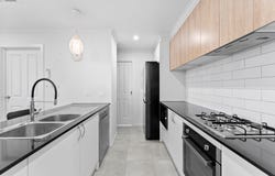 33 Dewhurst Circuit, Cranbourne East, Vic 3977