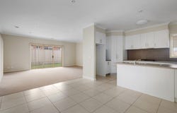 2/128 Barry Street, Romsey, Vic 3434