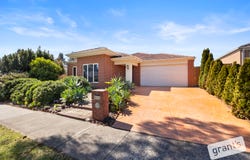 4 McGarvie Drive, Cranbourne North, Vic 3977