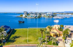32 Brittanic Crescent, Sovereign Islands, Qld 4216