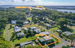24 Reading St, Russell Island, Qld 4184