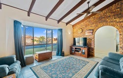 11 Ian Avenue, Kawungan, Qld 4655