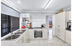 27 Chalmers Street, Norman Gardens, Qld 4701