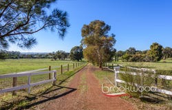 411 Dinsdale Road, Wooroloo, WA 6558
