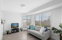 1/240 Spring Street, Kearneys Spring, Qld 4350