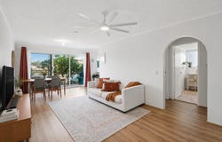 2/192 Ferny Avenue, Surfers Paradise, Qld 4217