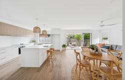 2/10 Magnolia Parade, Victoria Point, Qld 4165
