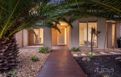 102 Black Dog Drive, Brookfield, Vic 3338