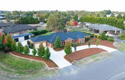 2 Lythgo Court, Cardigan, Vic 3352