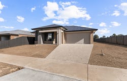 65 Castleknock Drive, Glengarry, Vic 3854