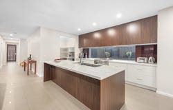 10 Springleaf Avenue, Clyde North, Vic 3978
