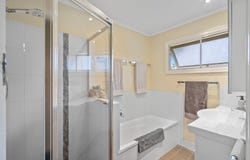 18 Holdsworth Road, North Ipswich, Qld 4305