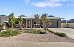 10 Murrin Street, Moonta Bay, SA 5558
