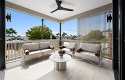1/10 Lee Road, Runaway Bay, Qld 4216