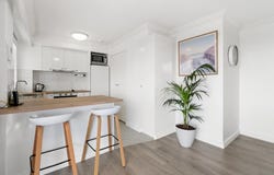 1712/24-26 Queensland Avenue, Broadbeach, Qld 4218