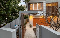 9 Marshall Avenue, Seven Hills, Qld 4170