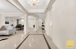 18 Nicholson Terrace, Taylors Hill, Vic 3037