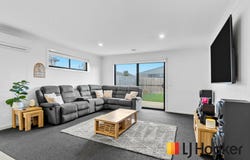 17 Hilda Drive, Brookfield, Vic 3338