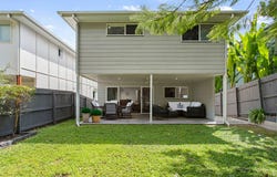 60 Fawkner Street, Chapel Hill, Qld 4069