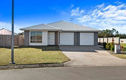 20 Saltair Drive, Eli Waters, Qld 4655