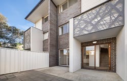 13/2 Clare Burton Crescent, Franklin, ACT 2913