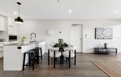 unit 2/76 The Esplanade, Caroline Springs, Vic 3023