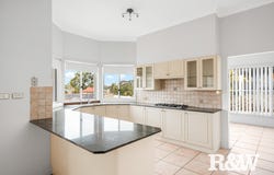 27 Explorers Way, St Clair, NSW 2759